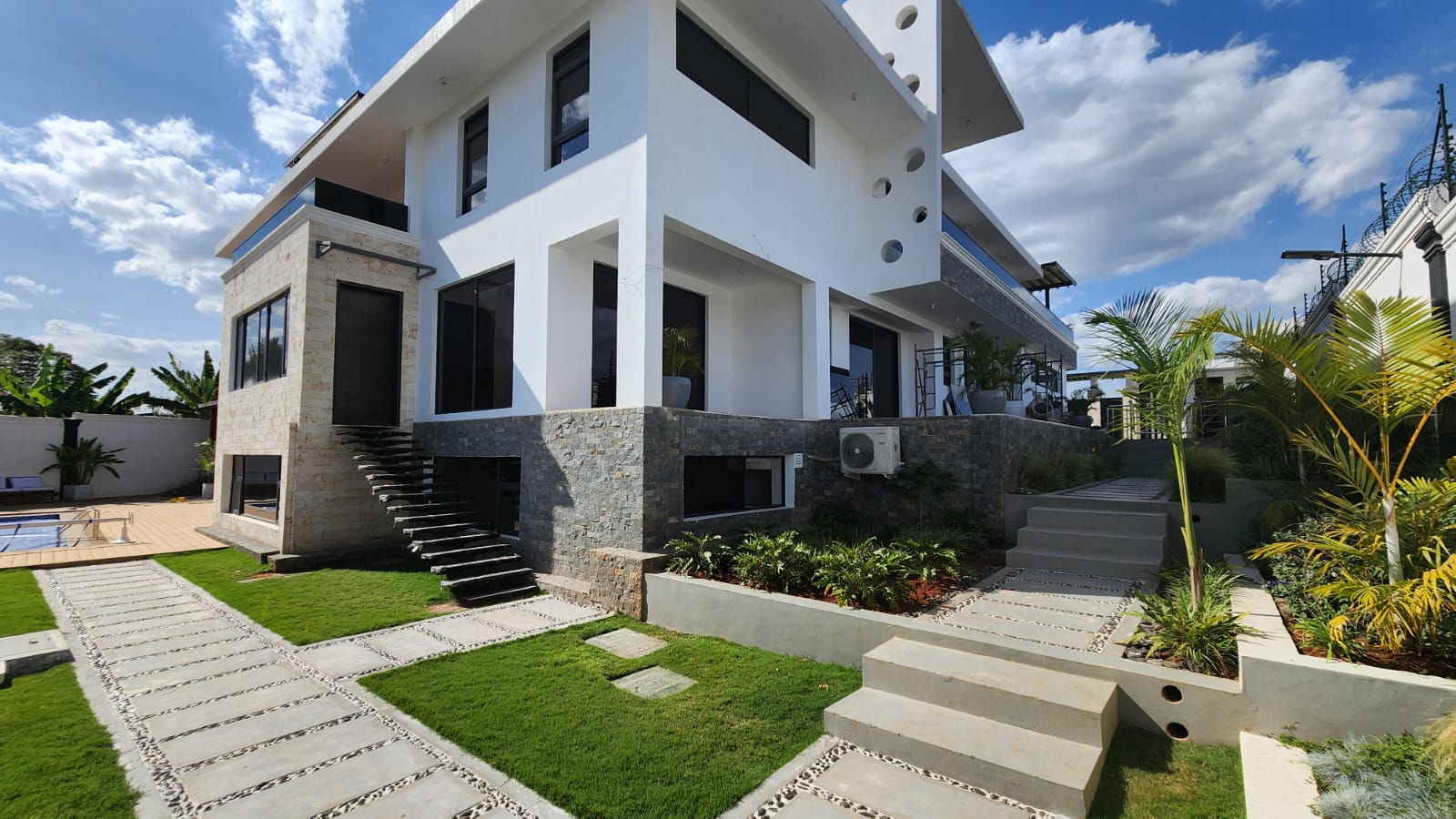 Exterior gate and boundary design