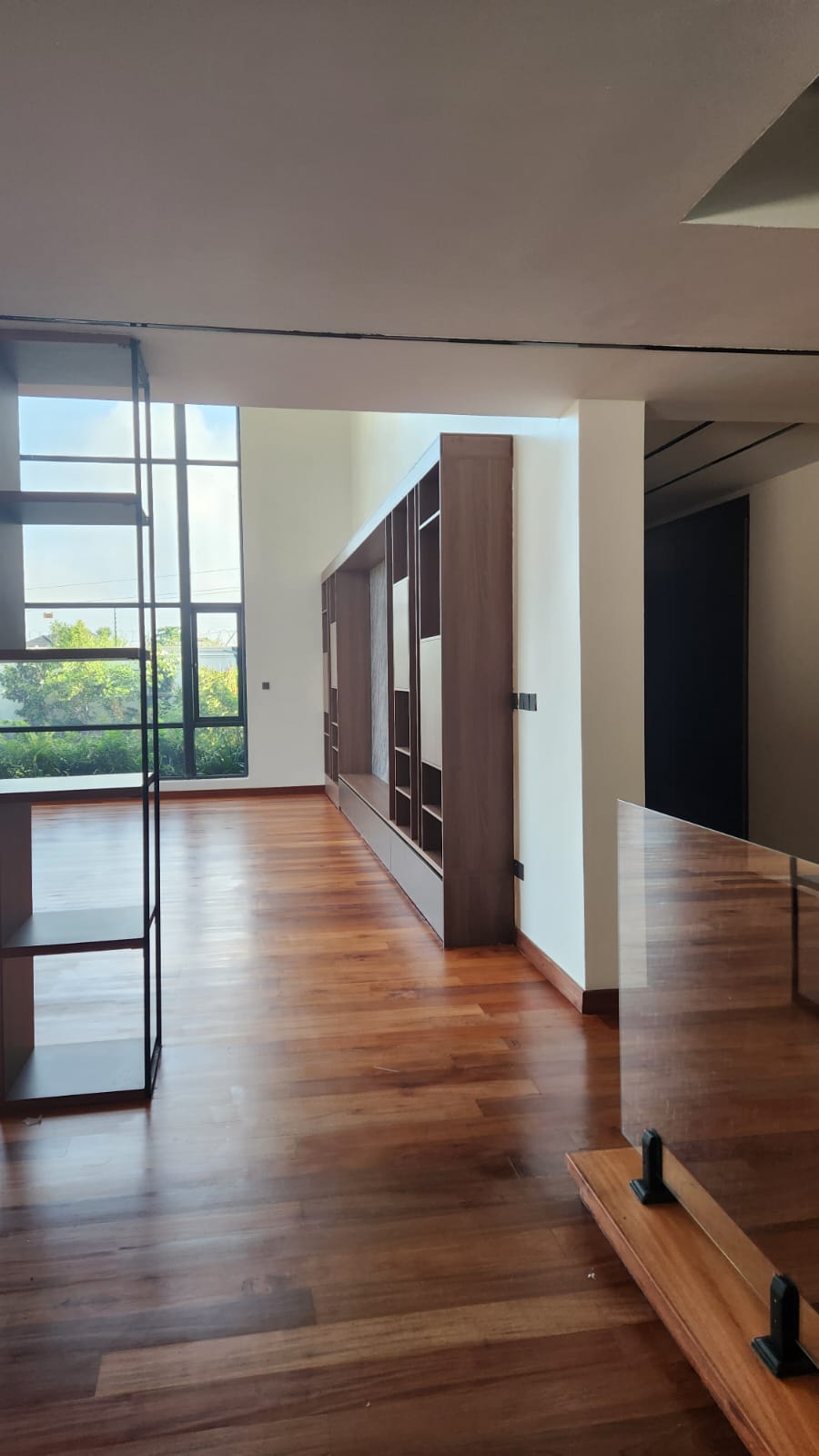 Floor and wall finishes